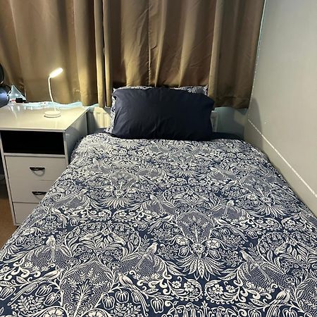 London Gateway Get-Away Apartment Hounslow Exterior photo