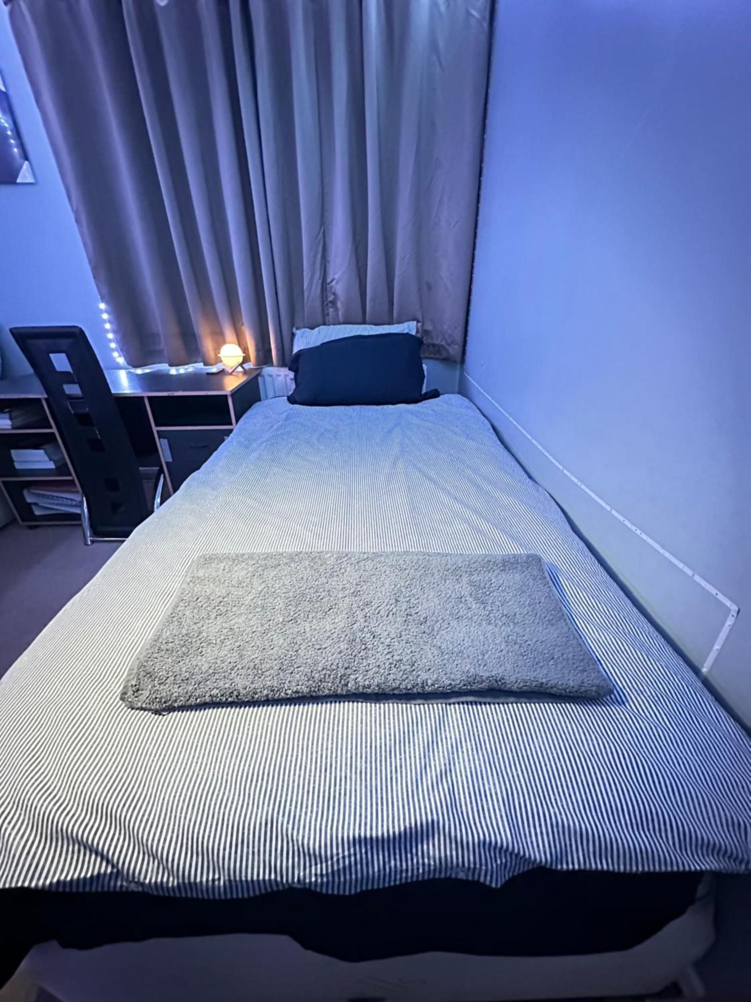 London Gateway Get-Away Apartment Hounslow Exterior photo